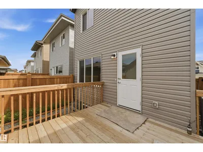 19112 22 AV NW photo 32