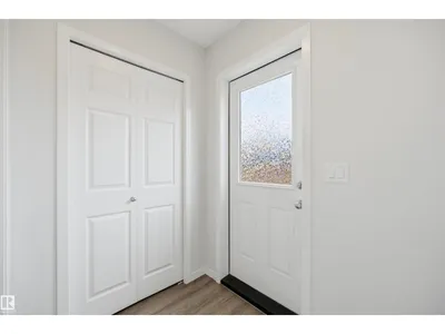 19112 22 AV NW photo 13