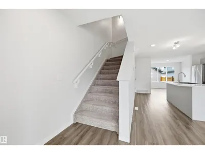 19112 22 AV NW photo 14