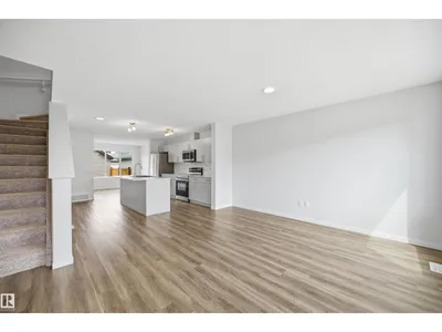 19112 22 AV NW photo 5