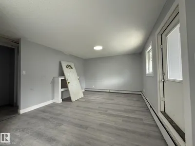 8732 101 AV NW photo 9