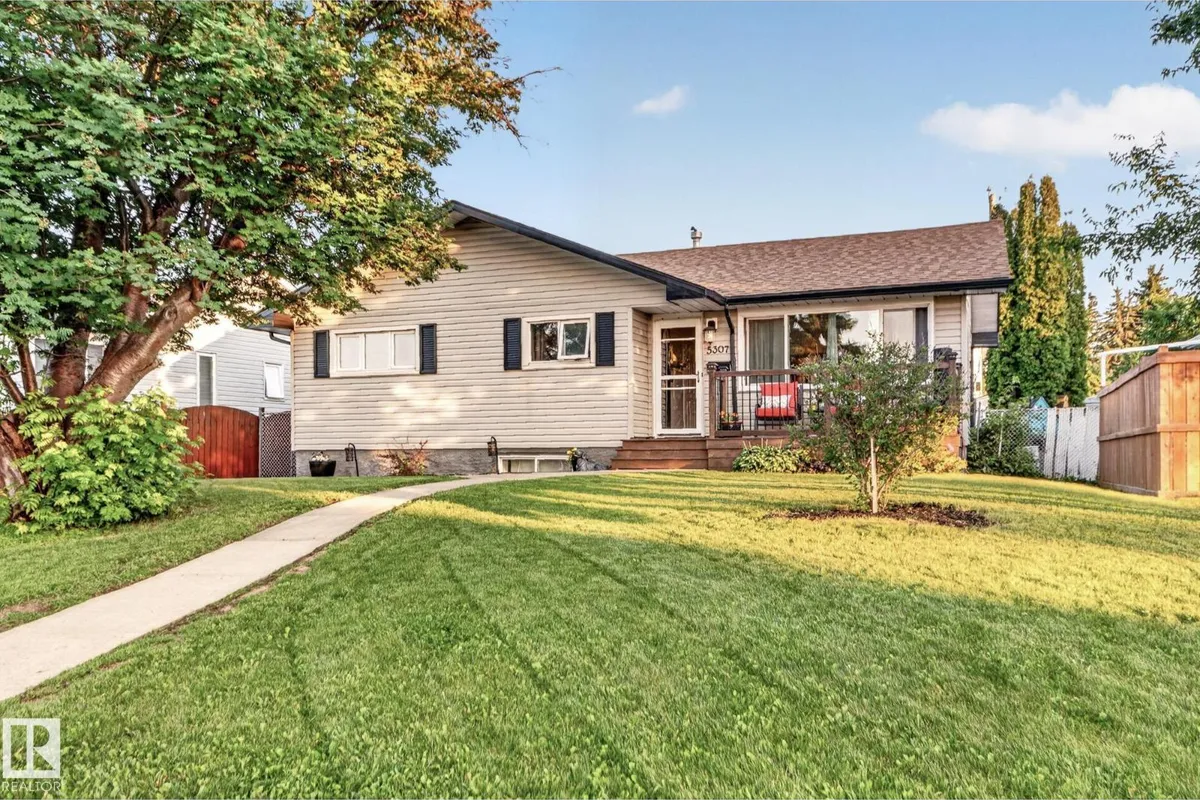 5307 104 AV NW exterior