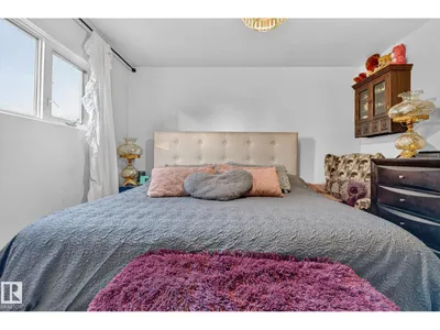 5307 104 AV NW photo 14