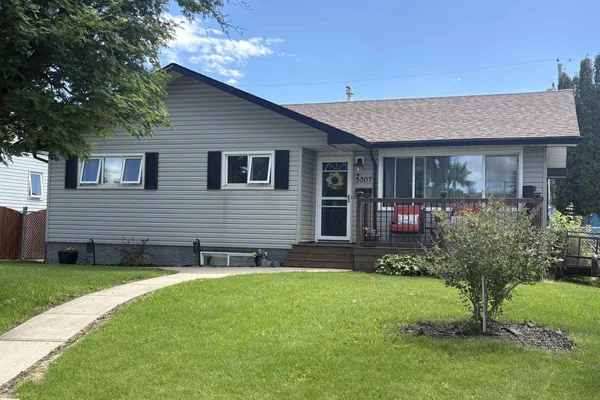 5307 104 AV NW photo 2