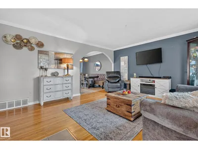 5307 104 AV NW photo 5