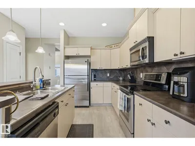 #52 13825 155 AV NW photo 10