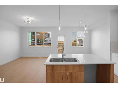 924 17 AV NW photo 10