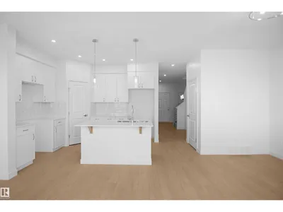 924 17 AV NW photo 14