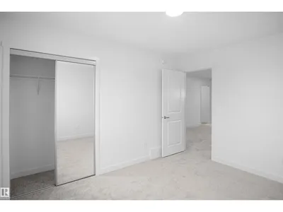 924 17 AV NW photo 31