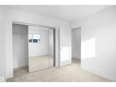 936 17 AV NW photo 21