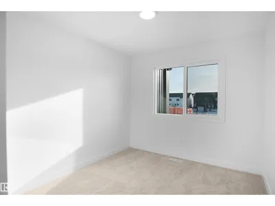 936 17 AV NW photo 22