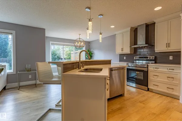 522 174A ST SW photo 2