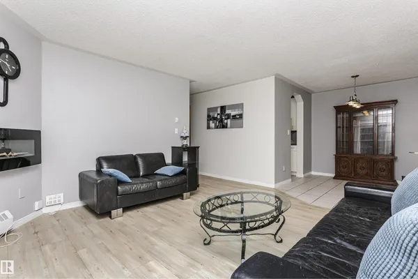 #302 5005 31 AV NW photo 3