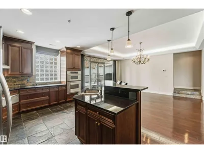 #401 10009 102 AV NW photo 31