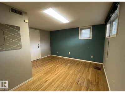9828 84 AV NW photo 11