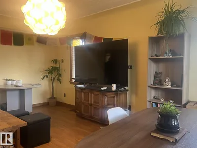 9828 84 AV NW photo 5