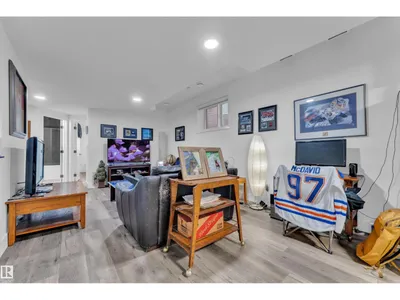 10227 146 ST NW NW photo 47