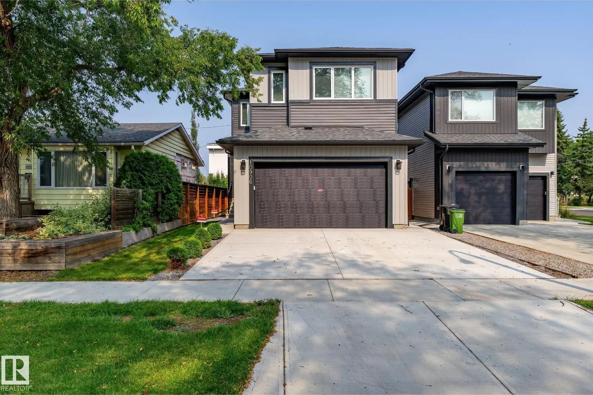 10906 54 AV NW exterior