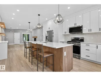 10906 54 AV NW photo 15
