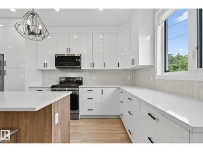 10906 54 AV NW photo 16