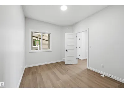 935 18 AV NW photo 7