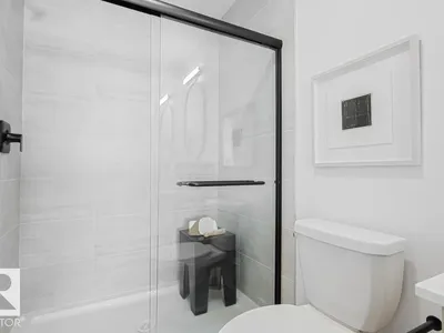 18651 19 AV NW photo 9