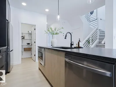 18651 19 AV NW photo 19