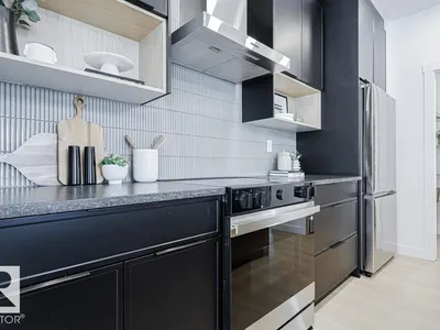 18651 19 AV NW photo 20