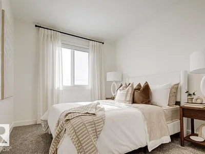 18631 19 AV NW photo 38