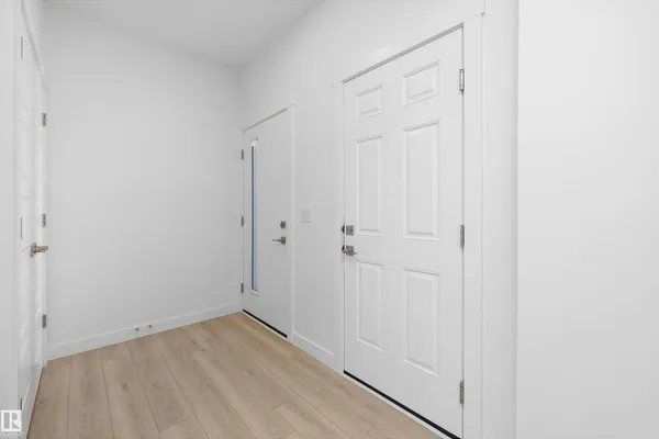 18923 28 AV NW photo 2