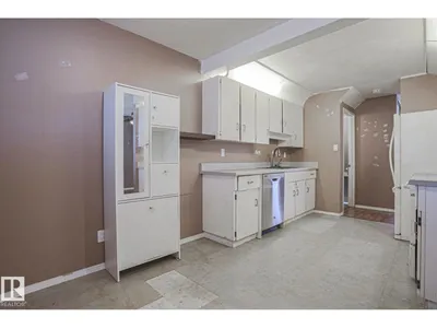 #45 1651 46 ST NW photo 8