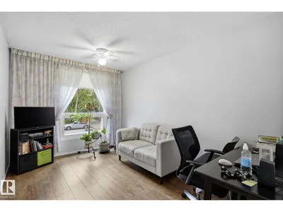 7 GRAHAM AV photo 18