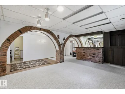 7 GRAHAM AV photo 24