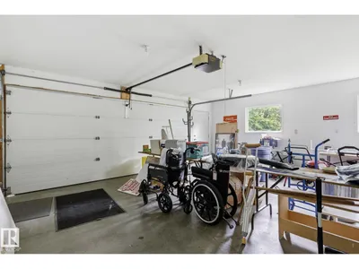 7 GRAHAM AV photo 31