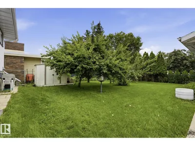 7 GRAHAM AV photo 34