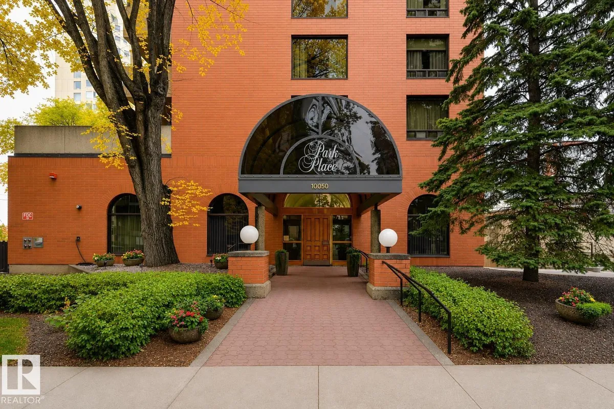 #2C 10050 118 ST NW exterior