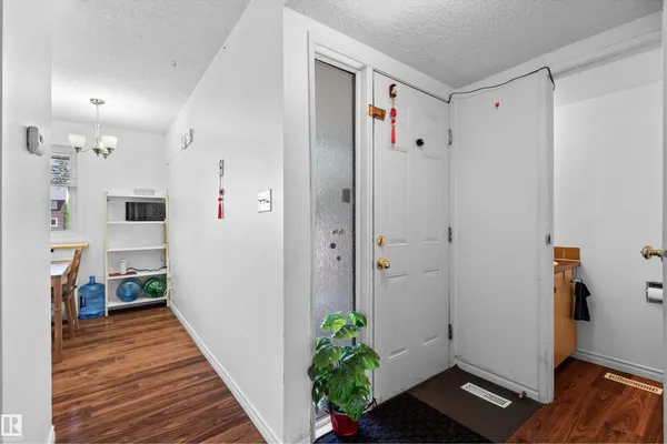 2730 105 ST NW photo 2