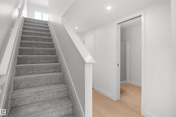 920 19 AV NW photo 3