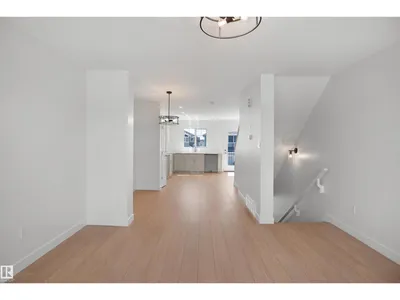 926 19 AV NW photo 10
