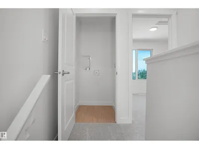 926 19 AV NW photo 27
