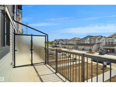 926 19 AV NW photo 28