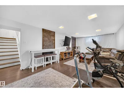 14804 95 AV NW photo 37