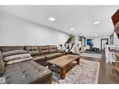 14804 95 AV NW photo 38