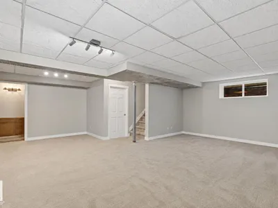 8005 223 ST NW photo 35