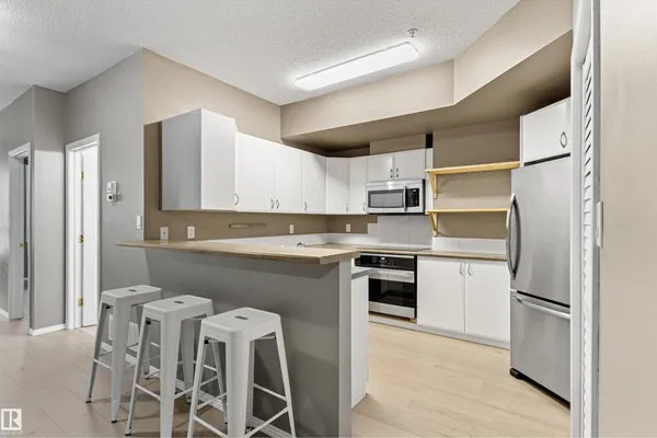 #417 10717 83 AV NW photo 2