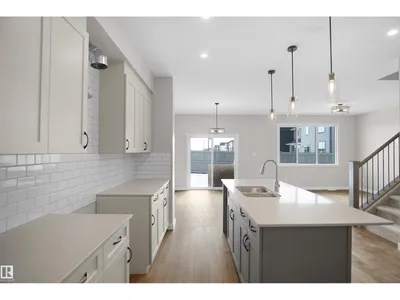 7235 182 AV NW photo 17