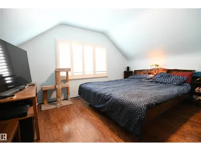 10837 139 ST NW photo 18