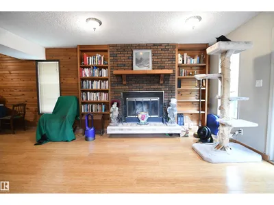 10837 139 ST NW photo 6