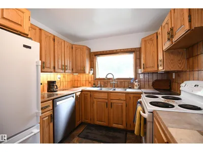 10837 139 ST NW photo 13