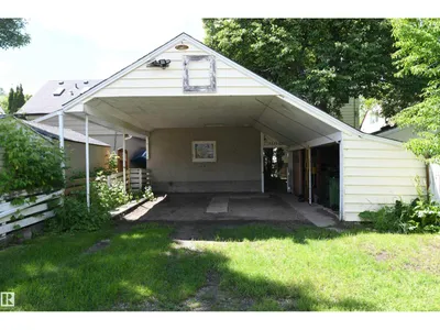 10837 139 ST NW photo 34